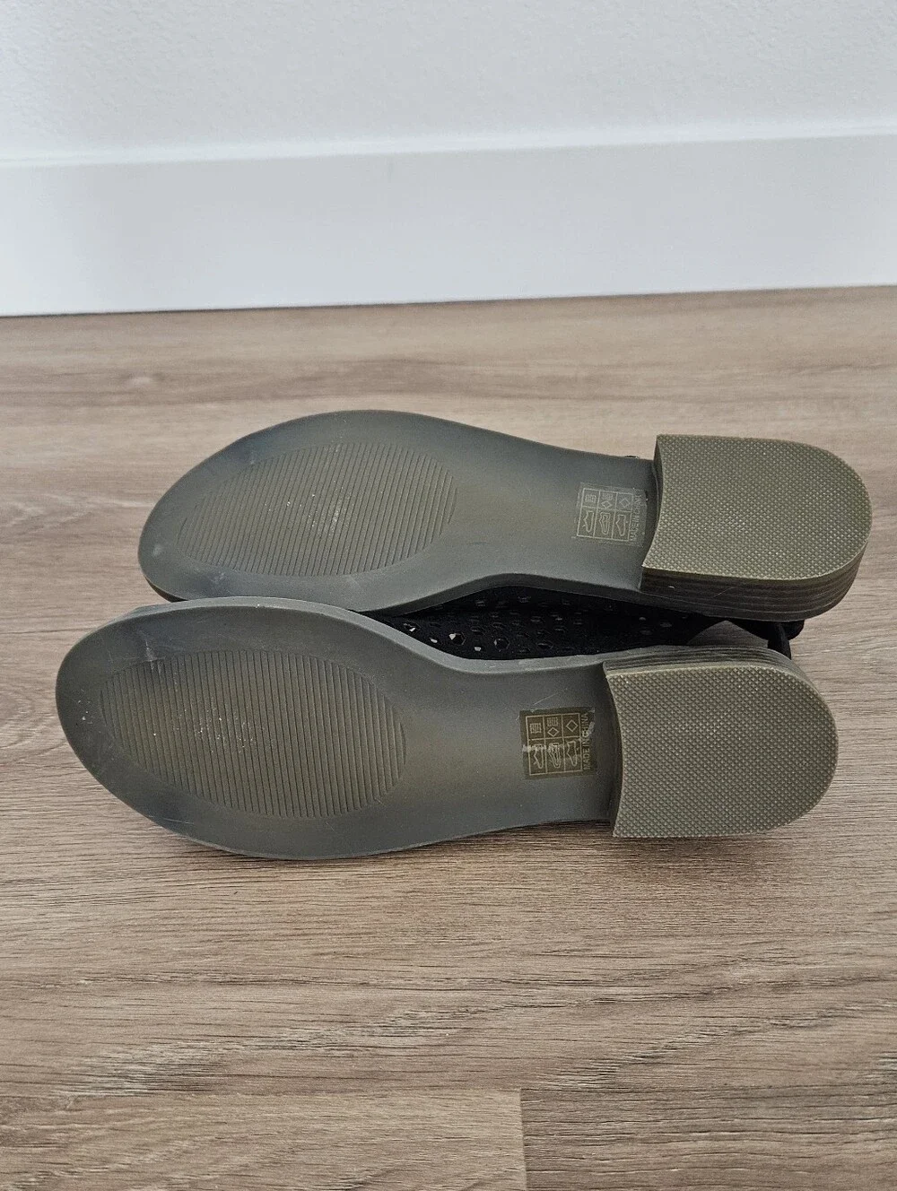Mata Black Pinhole Peep-Toe Zip Sandals Size 7.5